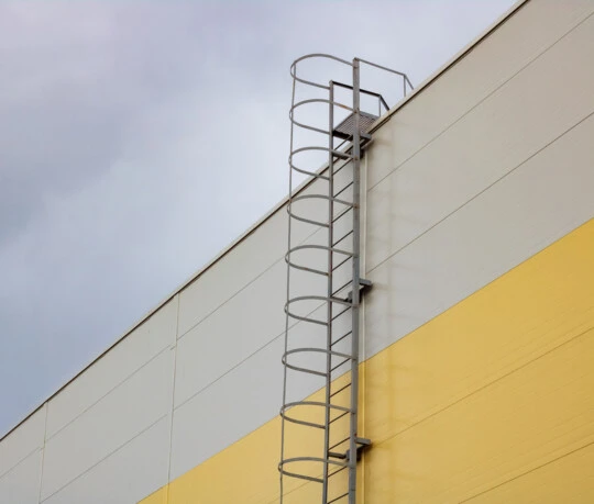 Wet en regelgeving Kooiladders - Wanneer een kooiladder keuren?